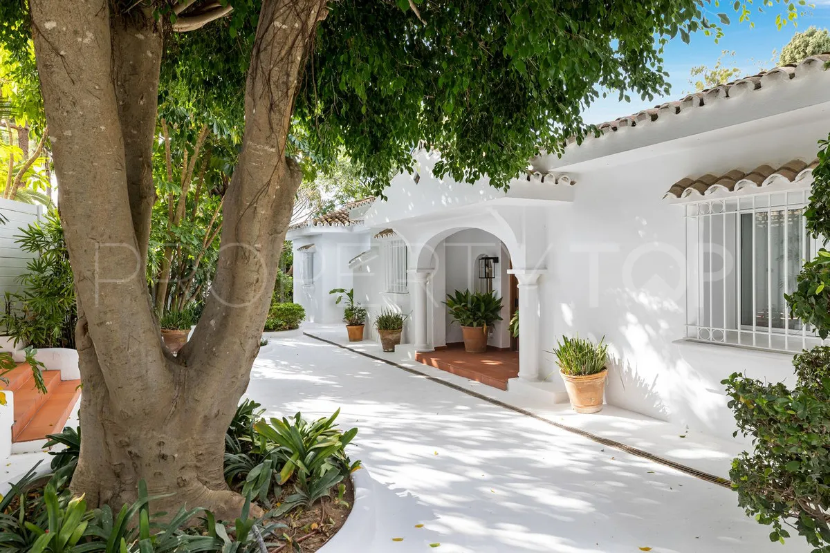Villa en venta en Hacienda las Chapas con 3 dormitorios