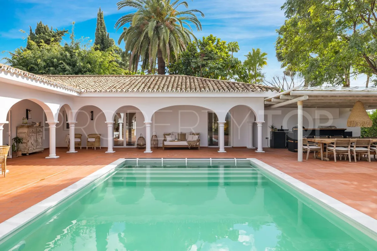 Villa en venta en Hacienda las Chapas con 3 dormitorios
