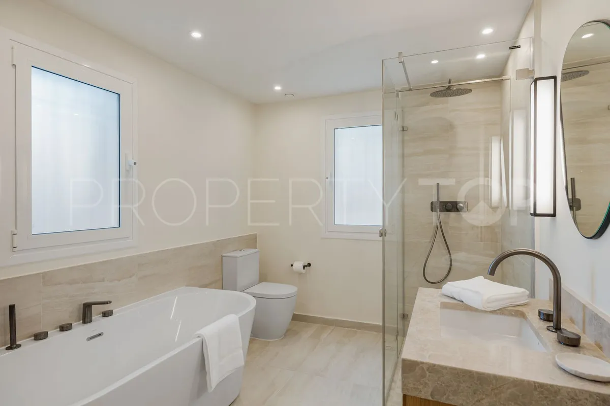 Villa en venta en Hacienda las Chapas con 3 dormitorios