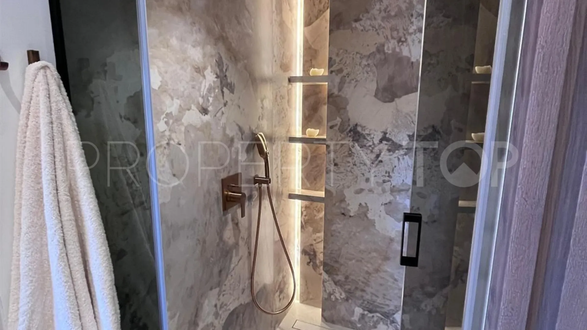 Comprar apartamento de 3 dormitorios en New Golden Mile