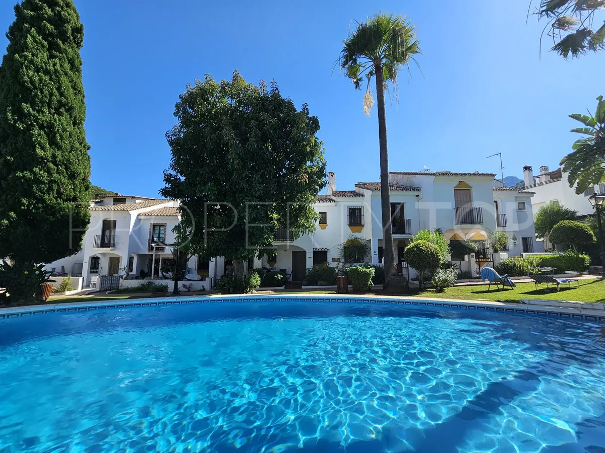 For sale 3 bedrooms town house in Benahavis