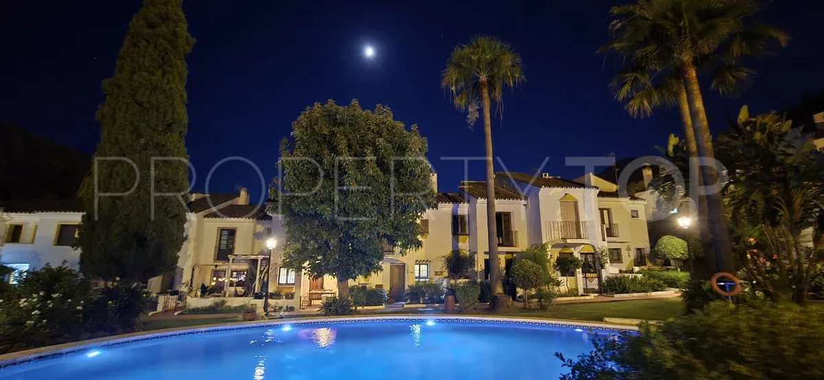 For sale 3 bedrooms town house in Benahavis
