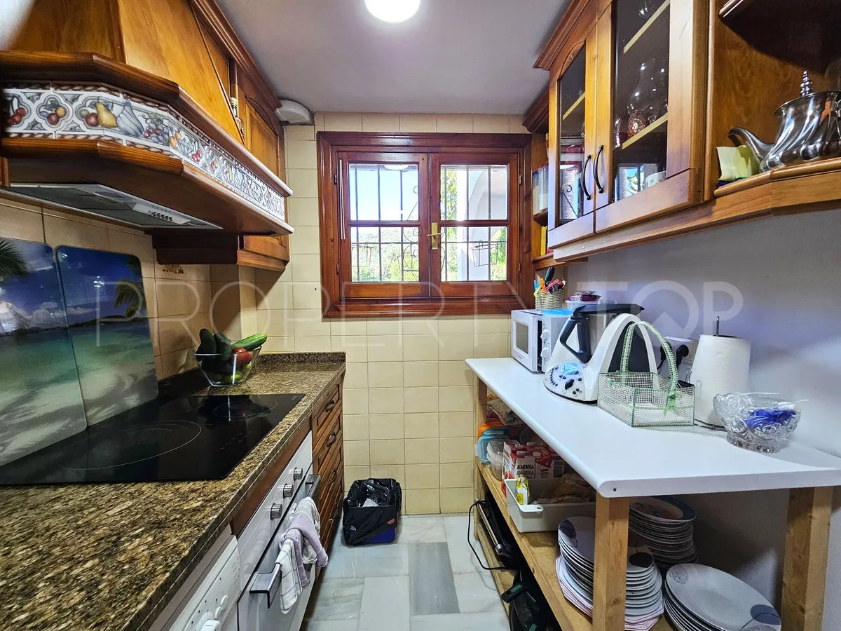 For sale 3 bedrooms town house in Benahavis