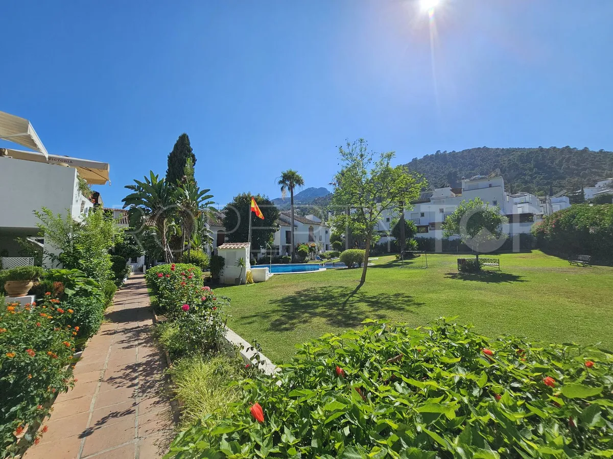 For sale 3 bedrooms town house in Benahavis