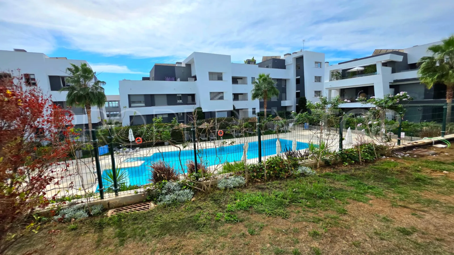 Se vende apartamento planta baja en Selwo de 2 dormitorios