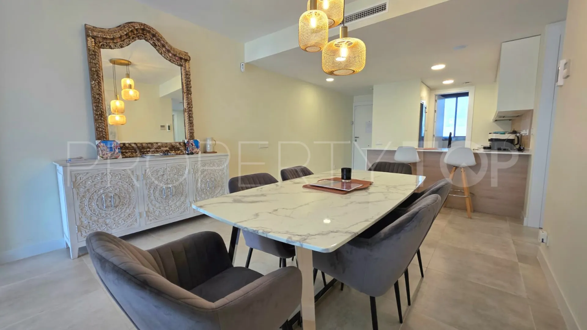 Se vende apartamento planta baja en Selwo de 2 dormitorios