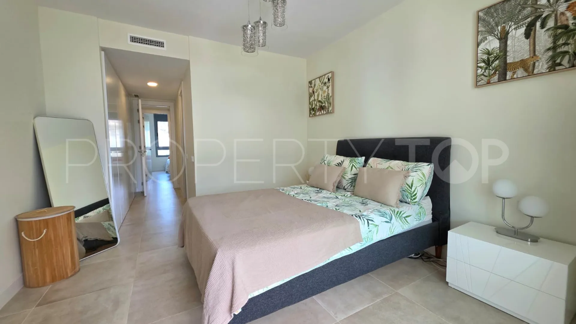 Se vende apartamento planta baja en Selwo de 2 dormitorios