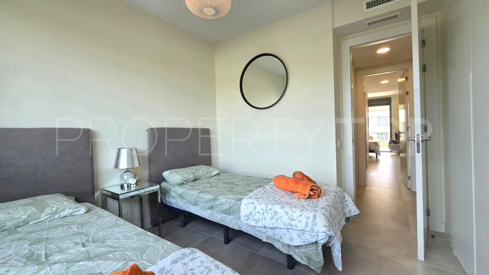Se vende apartamento planta baja en Selwo de 2 dormitorios