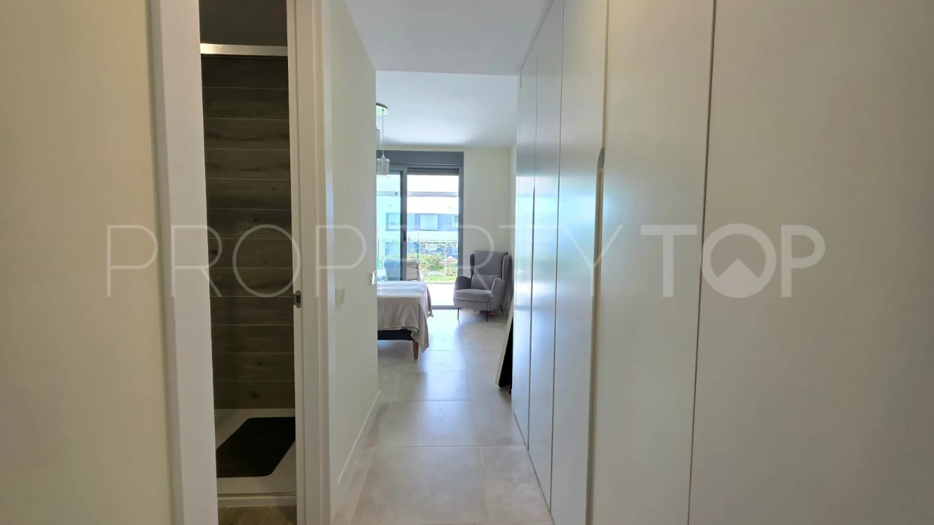 Se vende apartamento planta baja en Selwo de 2 dormitorios