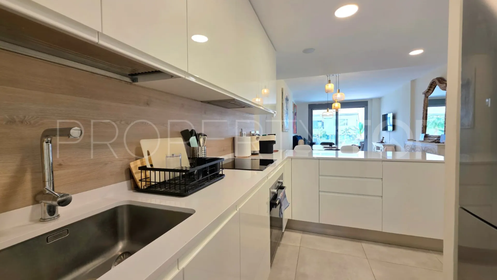 Se vende apartamento planta baja en Selwo de 2 dormitorios
