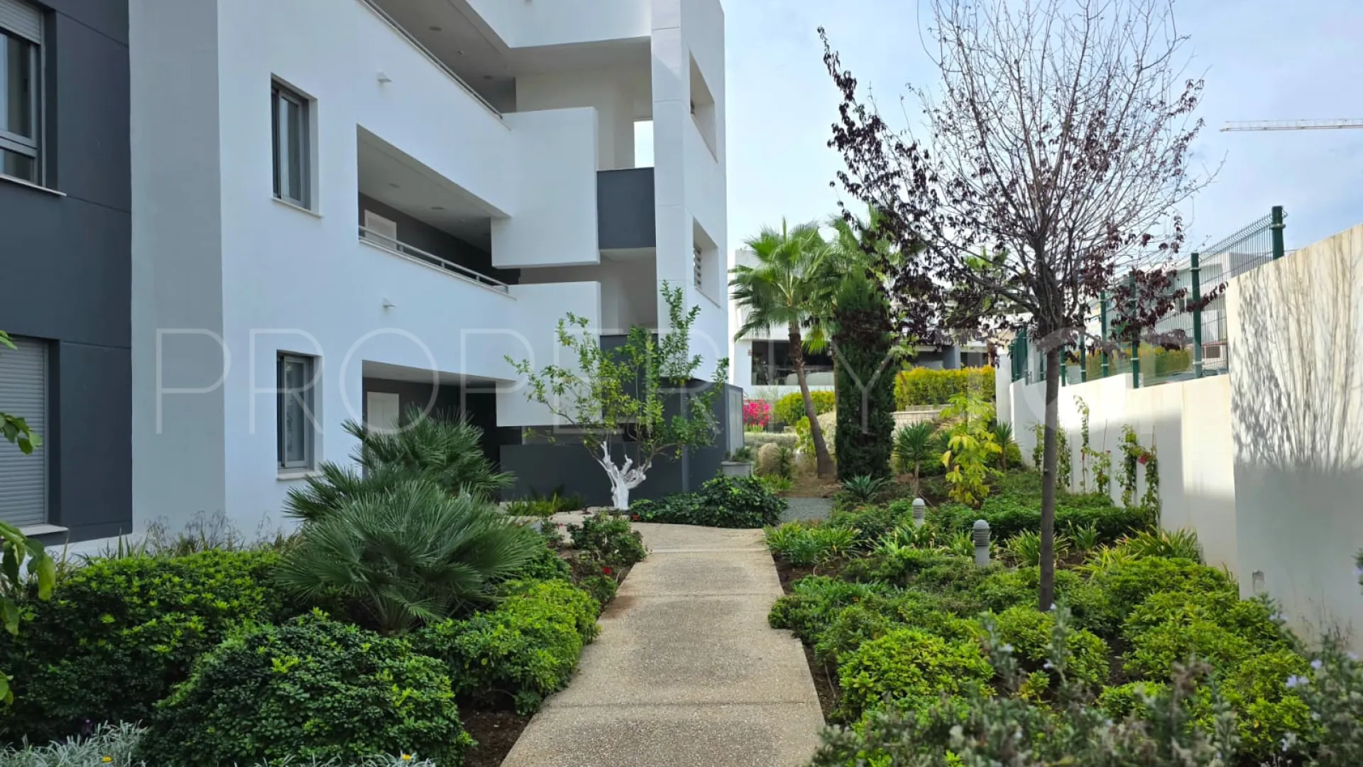 Se vende apartamento planta baja en Selwo de 2 dormitorios