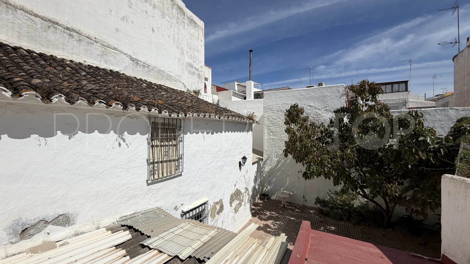 Se vende adosado con 5 dormitorios en Estepona Casco Antiguo