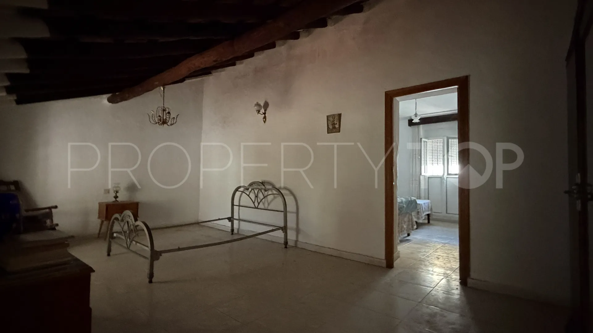 Se vende adosado con 5 dormitorios en Estepona Casco Antiguo