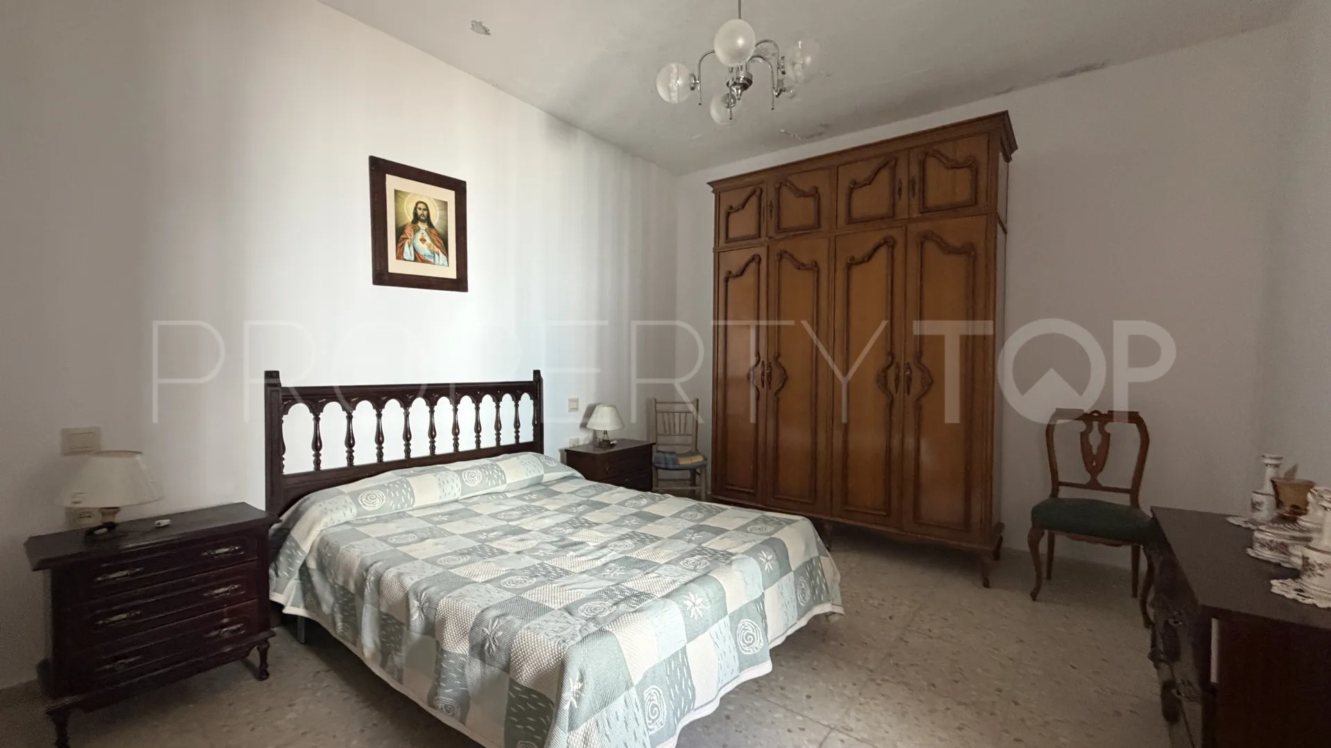 Se vende adosado con 5 dormitorios en Estepona Casco Antiguo