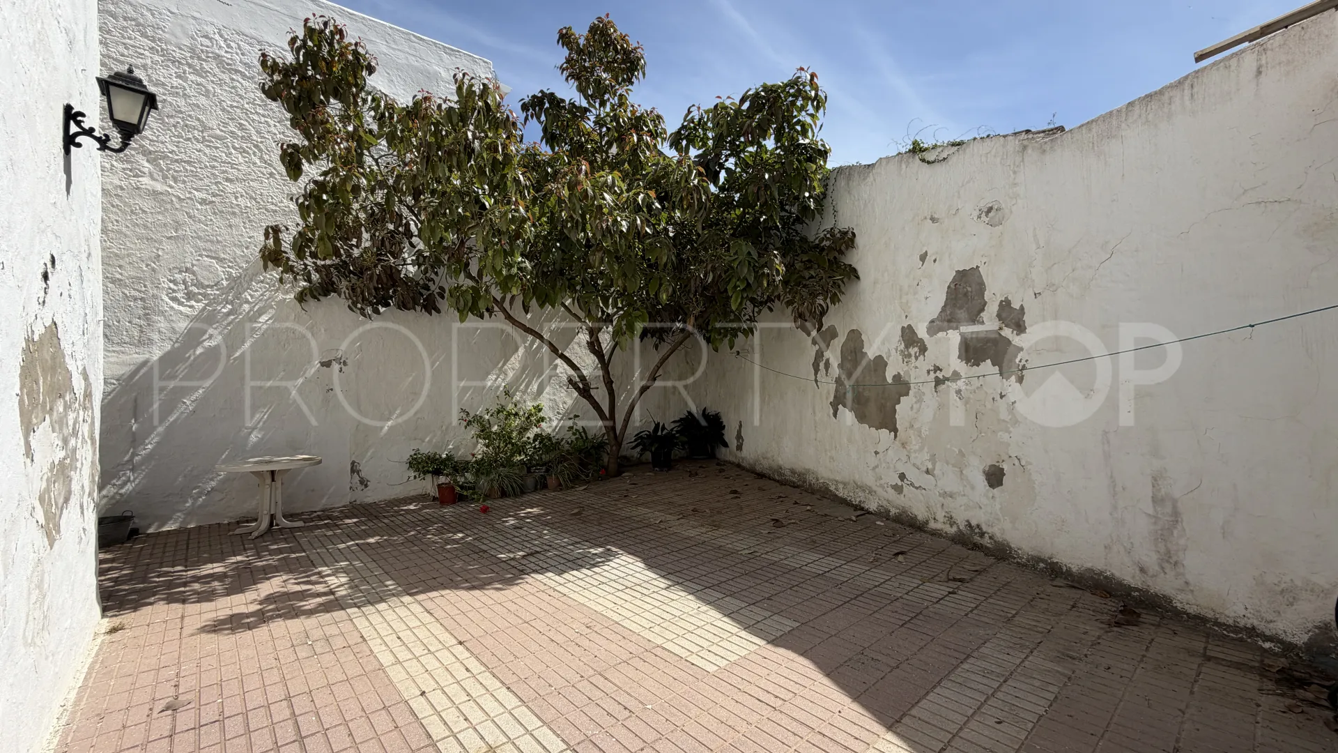 Se vende adosado con 5 dormitorios en Estepona Casco Antiguo