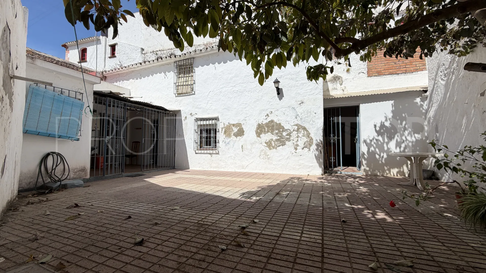 Se vende adosado con 5 dormitorios en Estepona Casco Antiguo