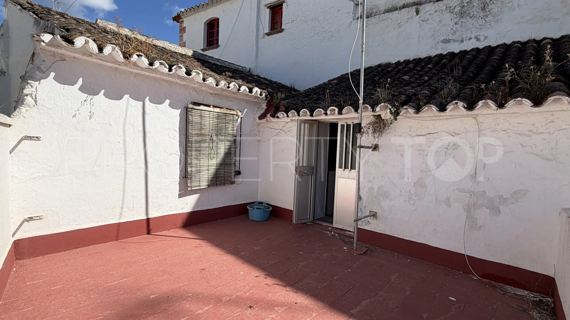 Se vende adosado con 5 dormitorios en Estepona Casco Antiguo