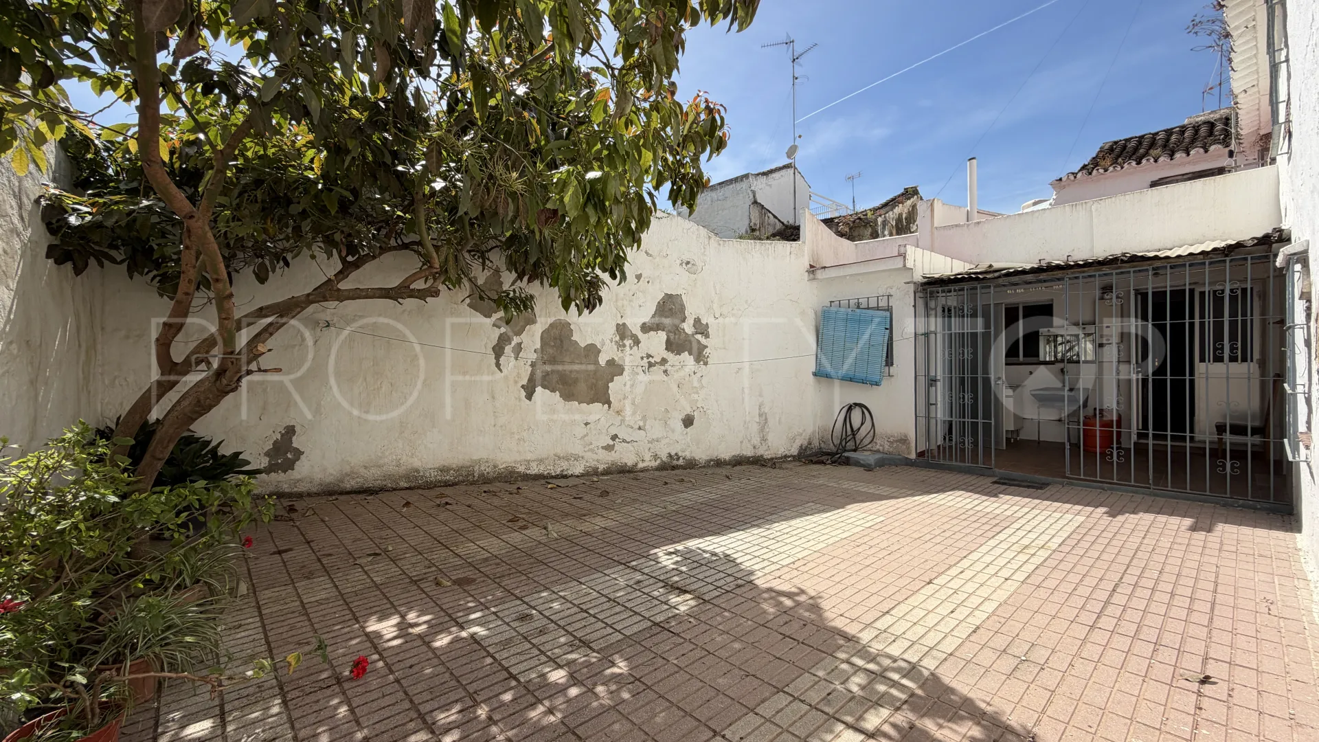 Se vende adosado con 5 dormitorios en Estepona Casco Antiguo
