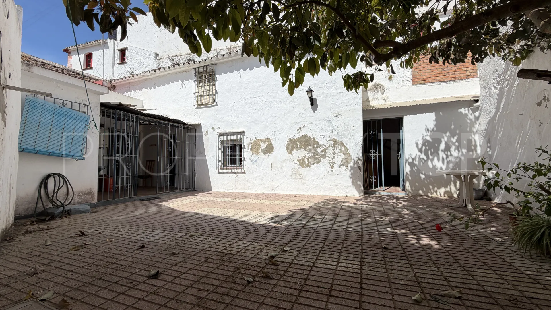 Se vende adosado con 5 dormitorios en Estepona Casco Antiguo