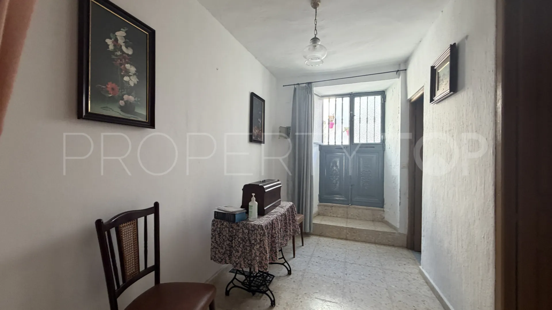 Se vende adosado con 5 dormitorios en Estepona Casco Antiguo