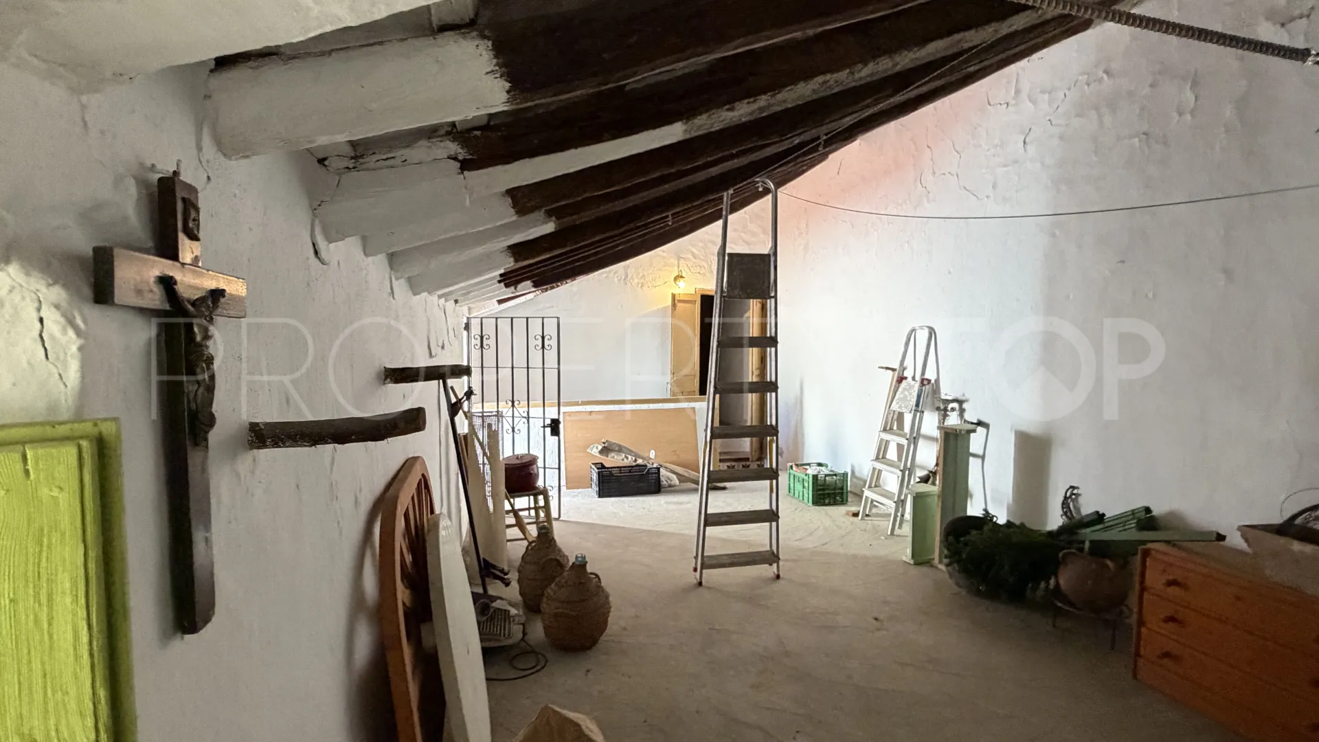 Se vende adosado con 5 dormitorios en Estepona Casco Antiguo