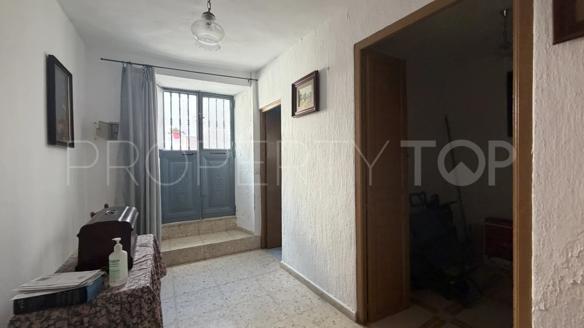 Se vende adosado con 5 dormitorios en Estepona Casco Antiguo