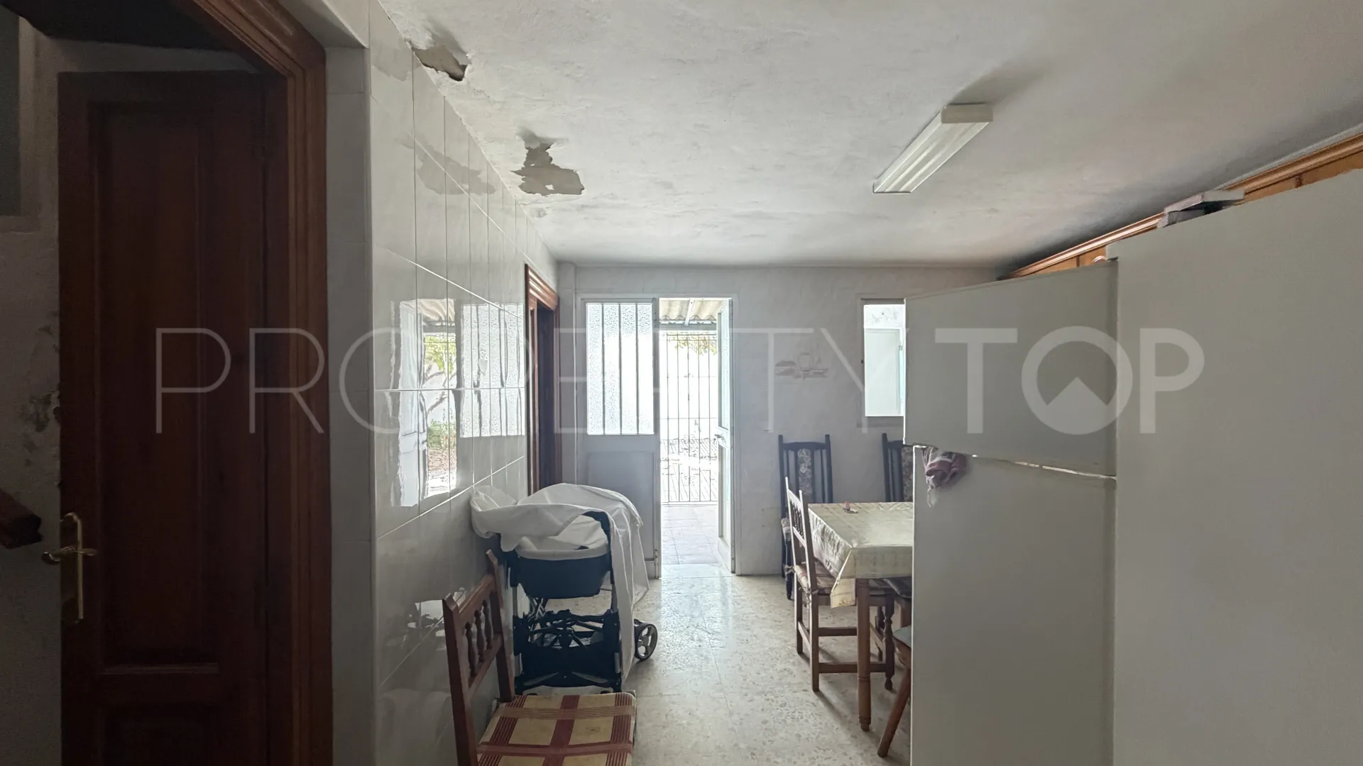 Se vende adosado con 5 dormitorios en Estepona Casco Antiguo