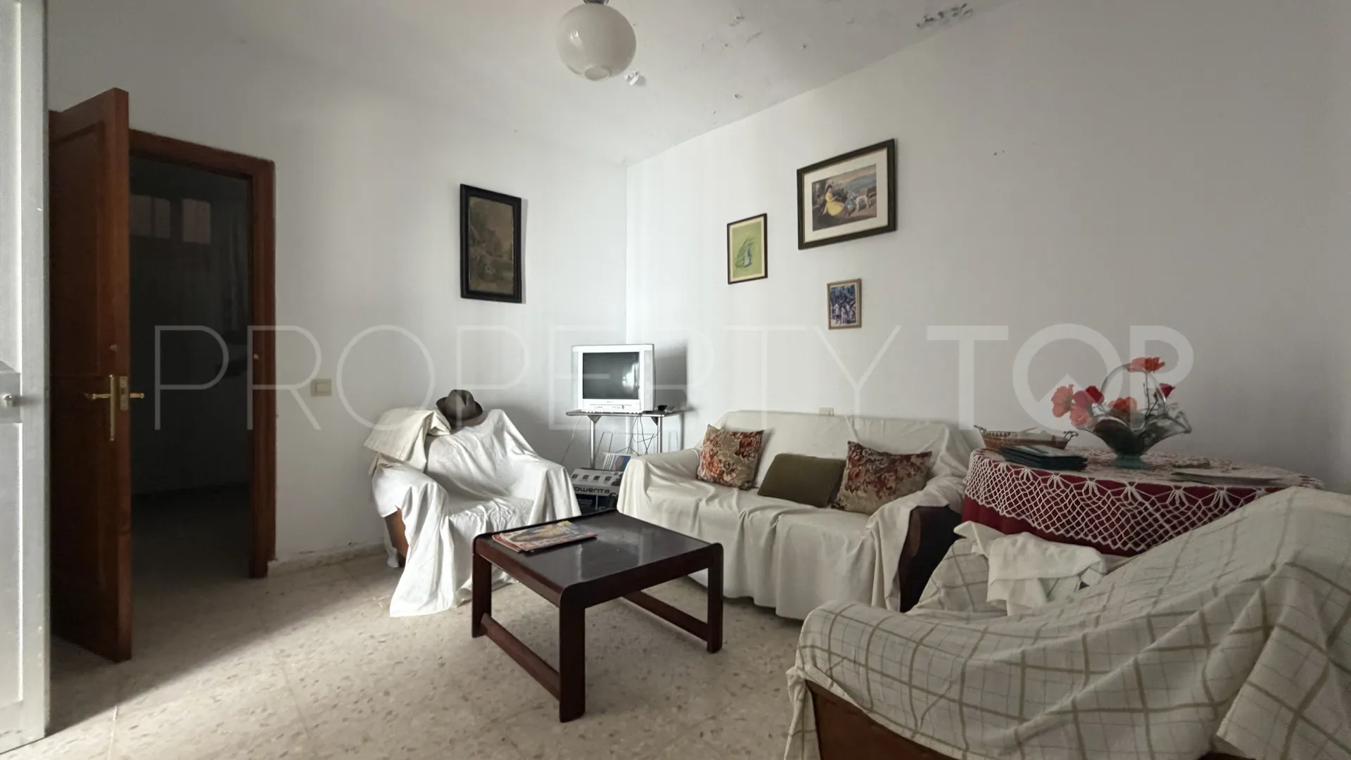 Se vende adosado con 5 dormitorios en Estepona Casco Antiguo