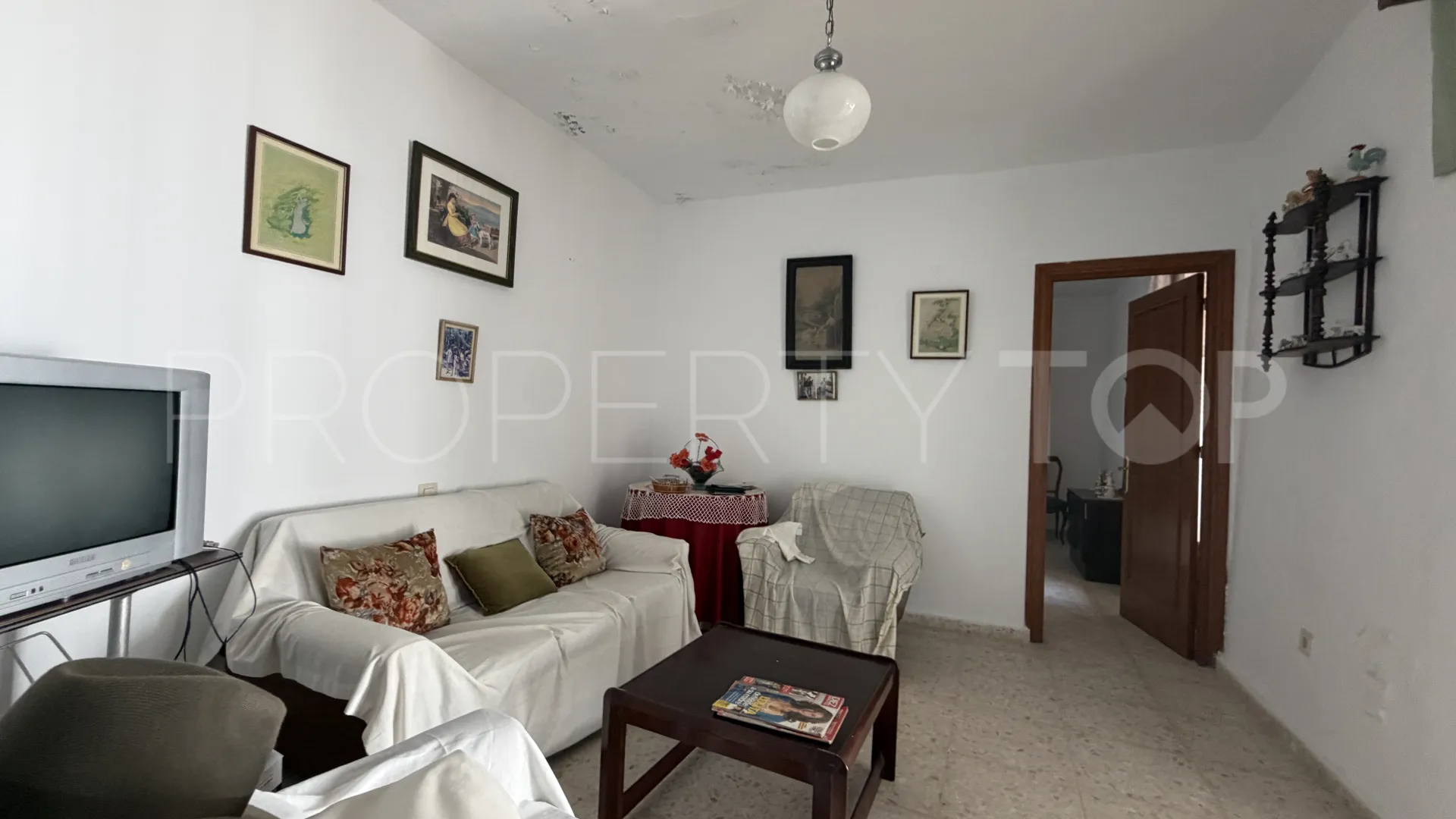 Se vende adosado con 5 dormitorios en Estepona Casco Antiguo