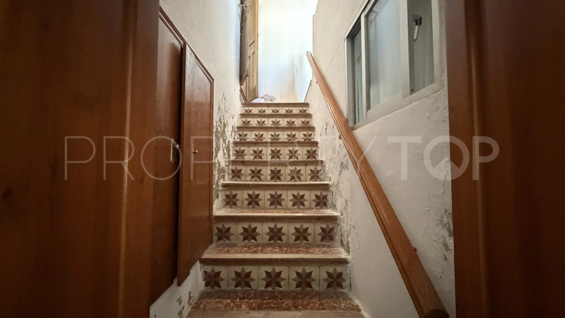 Se vende adosado con 5 dormitorios en Estepona Casco Antiguo