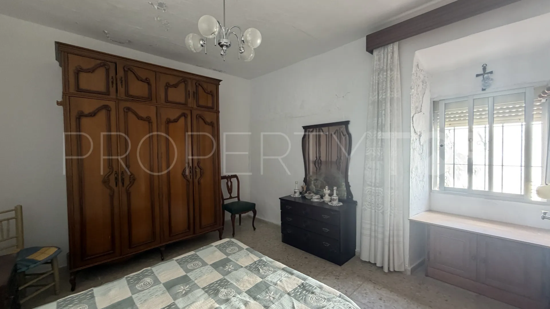 Se vende adosado con 5 dormitorios en Estepona Casco Antiguo