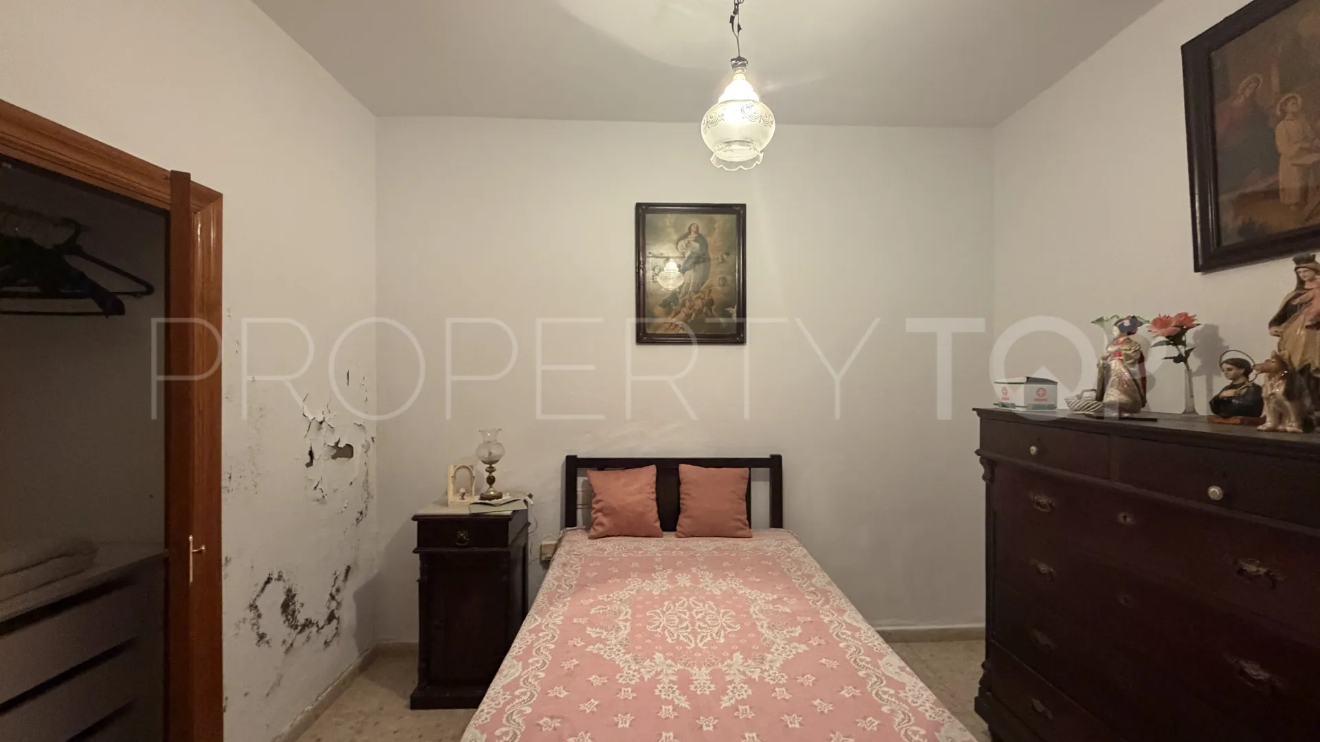 Se vende adosado con 5 dormitorios en Estepona Casco Antiguo