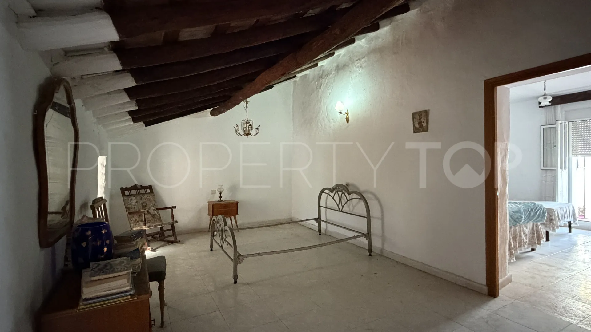 Se vende adosado con 5 dormitorios en Estepona Casco Antiguo