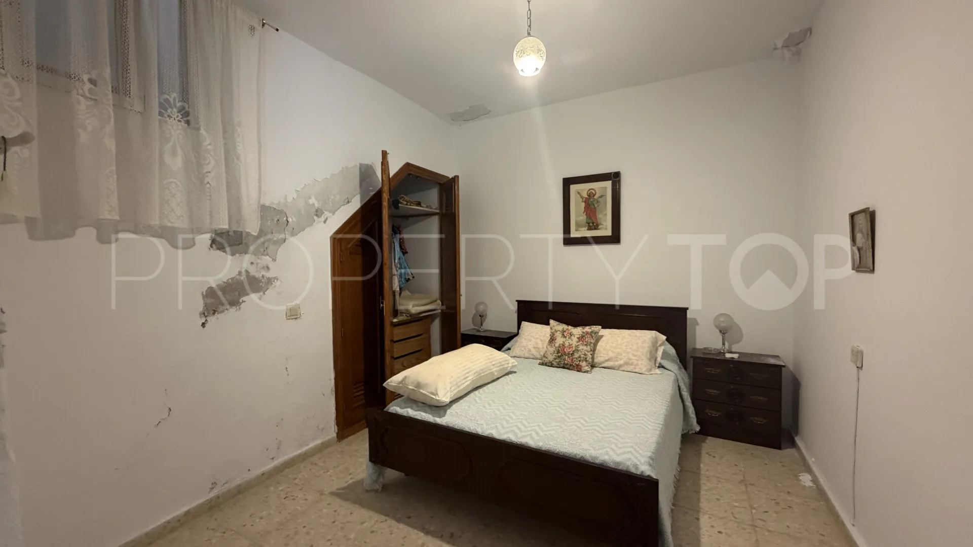 Se vende adosado con 5 dormitorios en Estepona Casco Antiguo