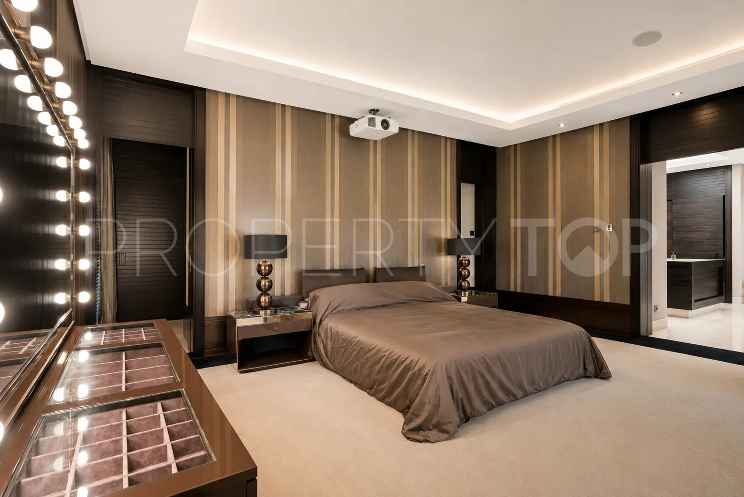 Villa for sale in La Zagaleta with 6 bedrooms