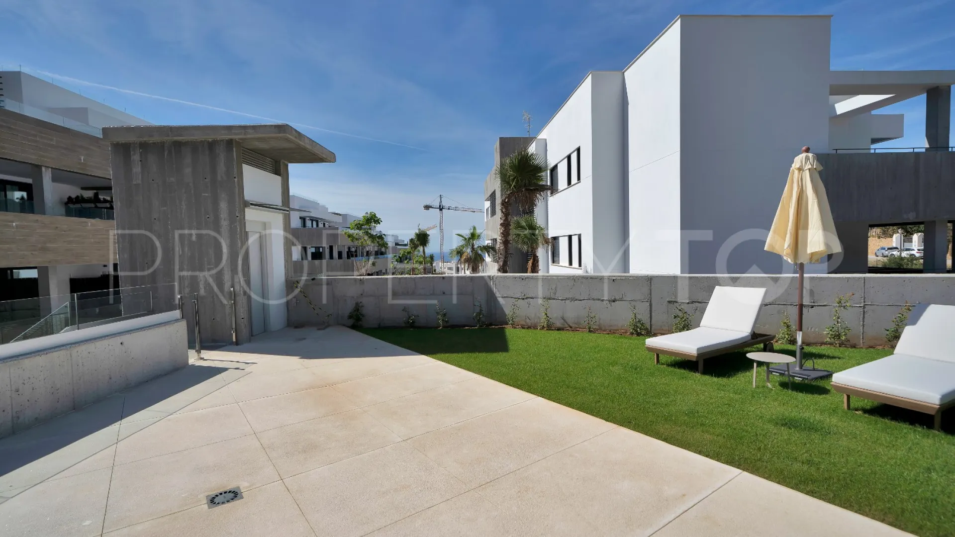 Apartamento planta baja en venta en Los Altos de los Monteros