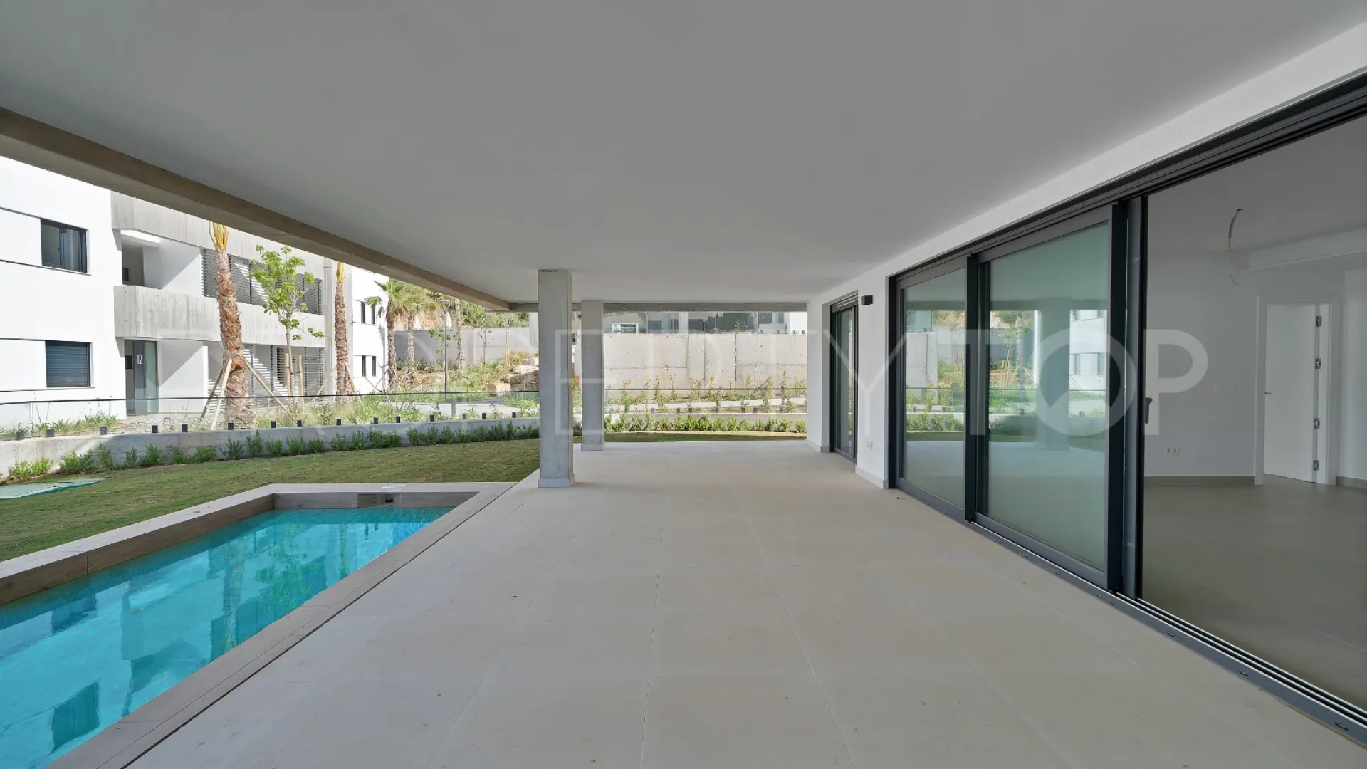 Apartamento planta baja en venta en Los Altos de los Monteros