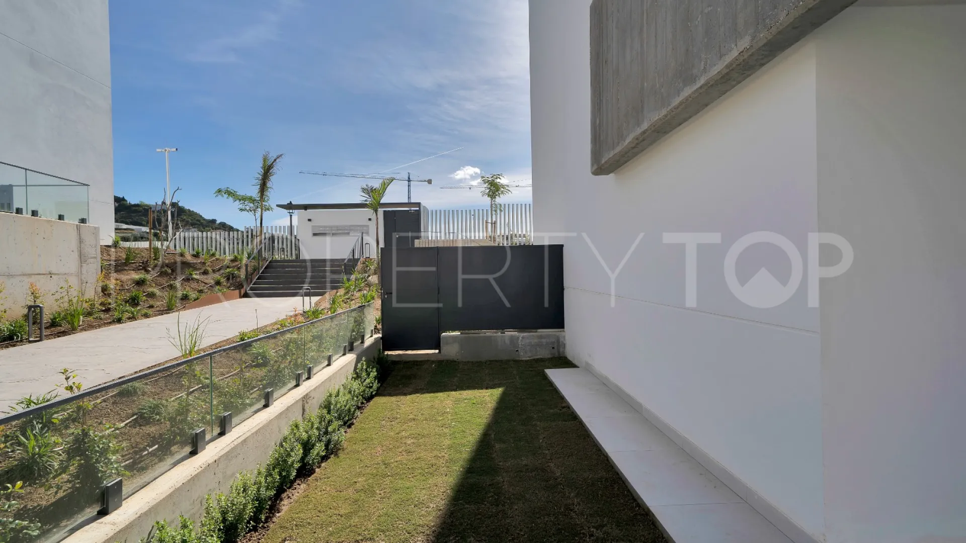 Apartamento planta baja en venta en Los Altos de los Monteros
