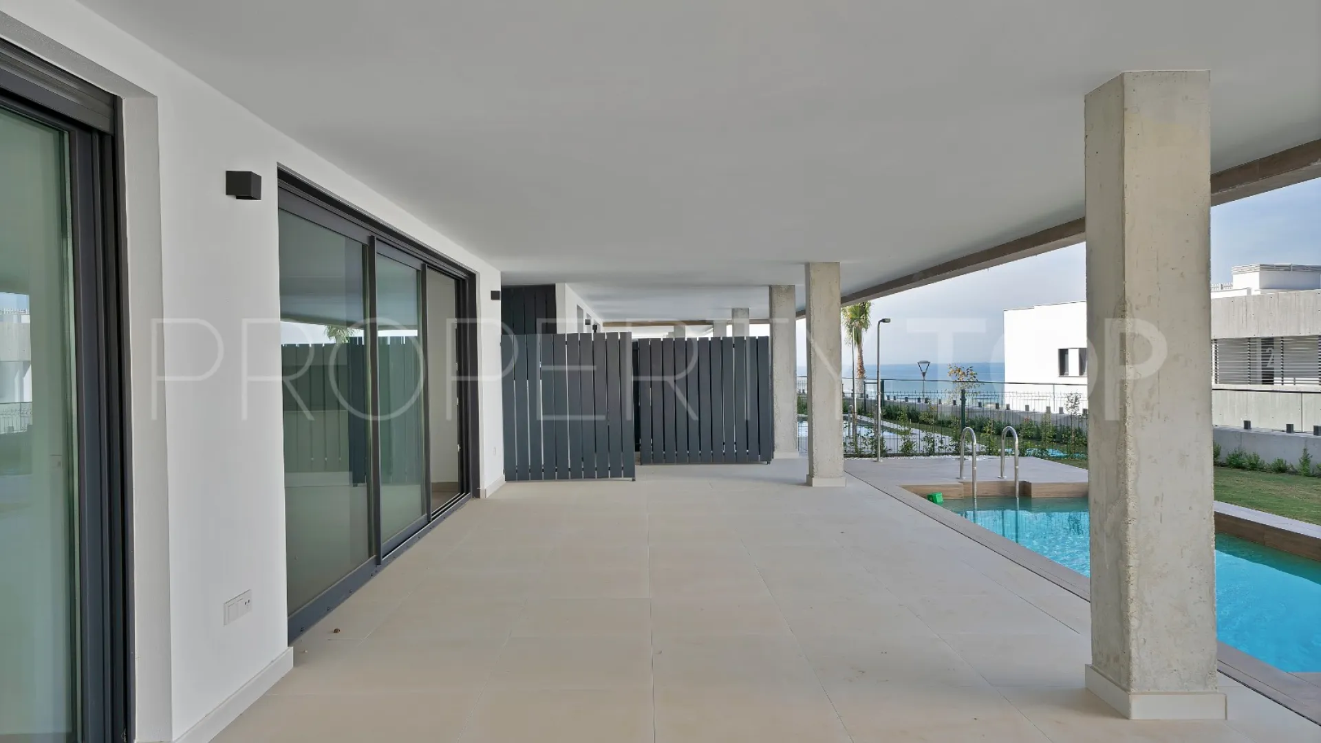 Apartamento planta baja en venta en Los Altos de los Monteros