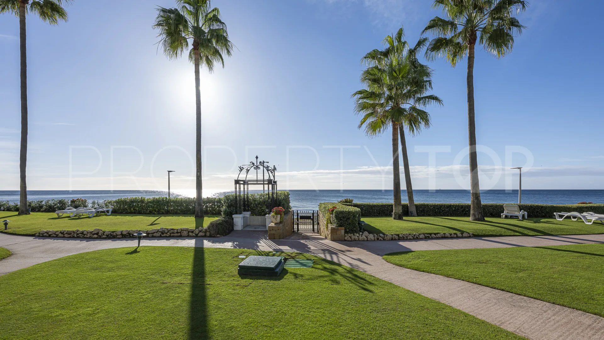 Apartment for sale in Alcazaba Beach