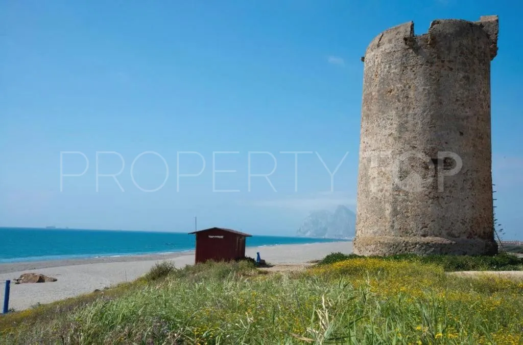 For sale investment with 108 bedrooms in Santa Margarita