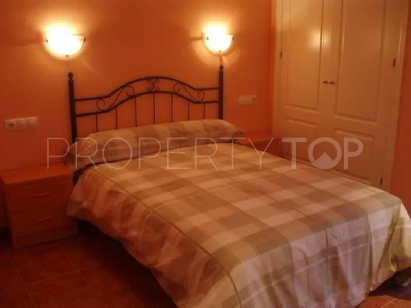 For sale investment with 108 bedrooms in Santa Margarita