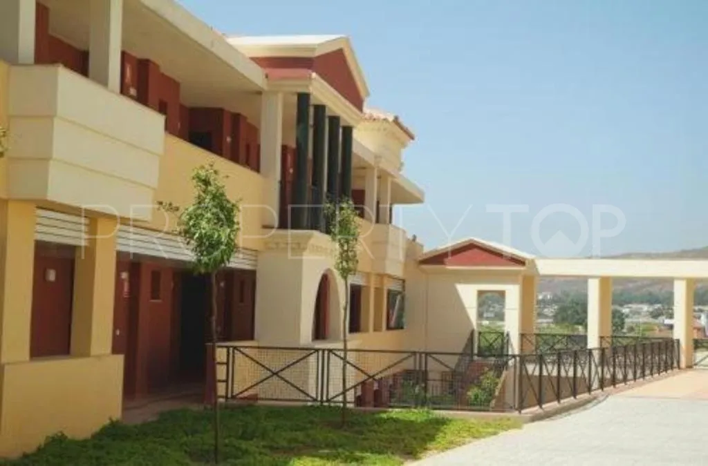 For sale investment with 108 bedrooms in Santa Margarita