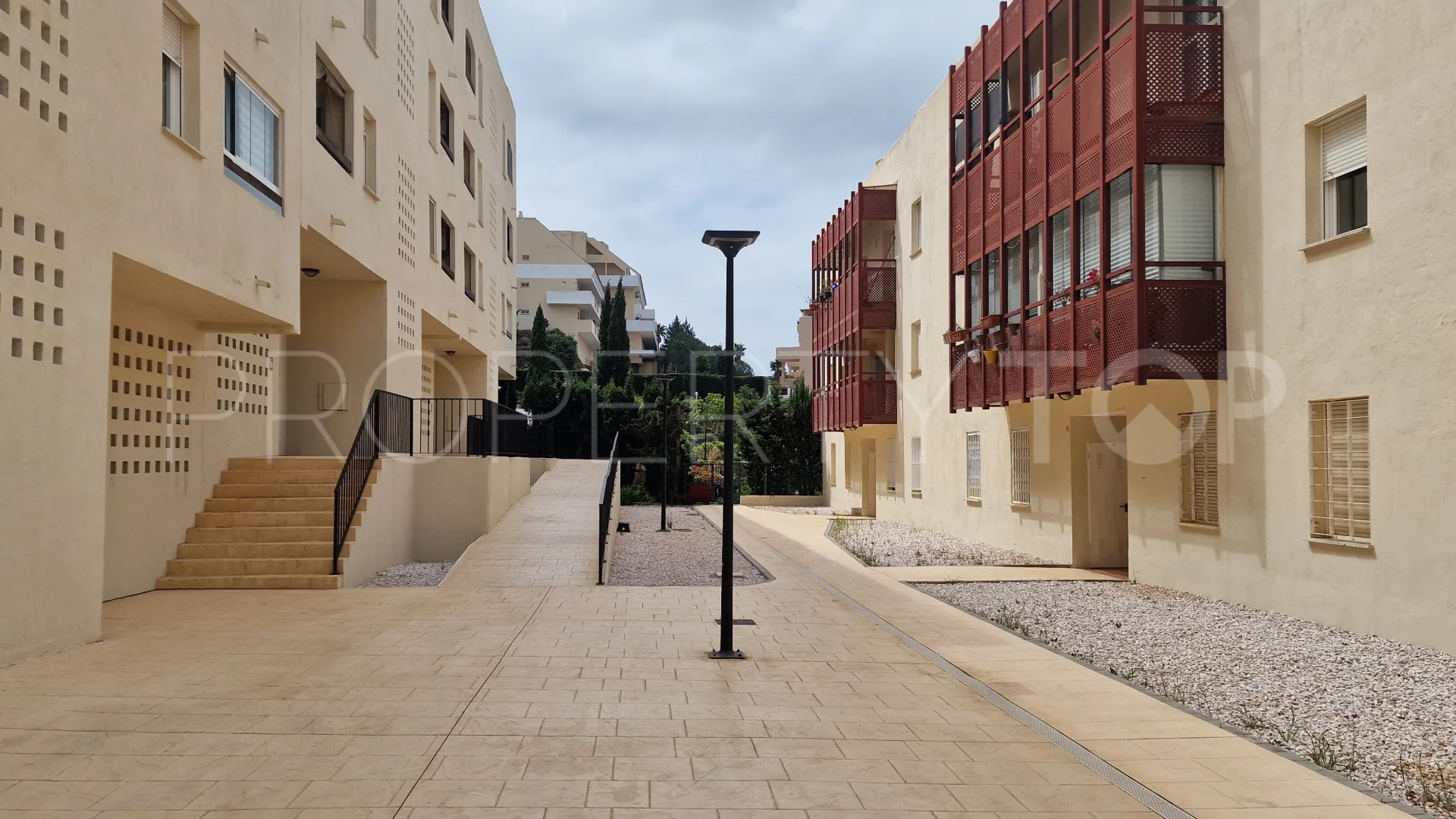 Atico duplex de 3 dormitorios en venta en La Duquesa Golf
