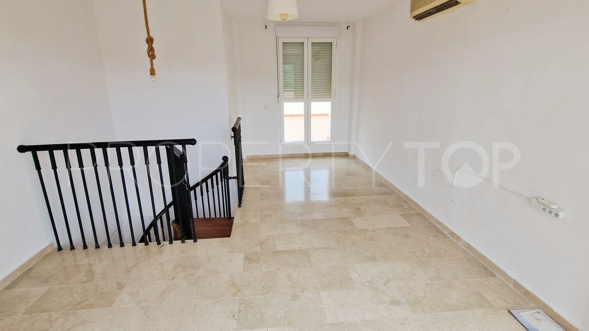 Atico duplex de 3 dormitorios en venta en La Duquesa Golf