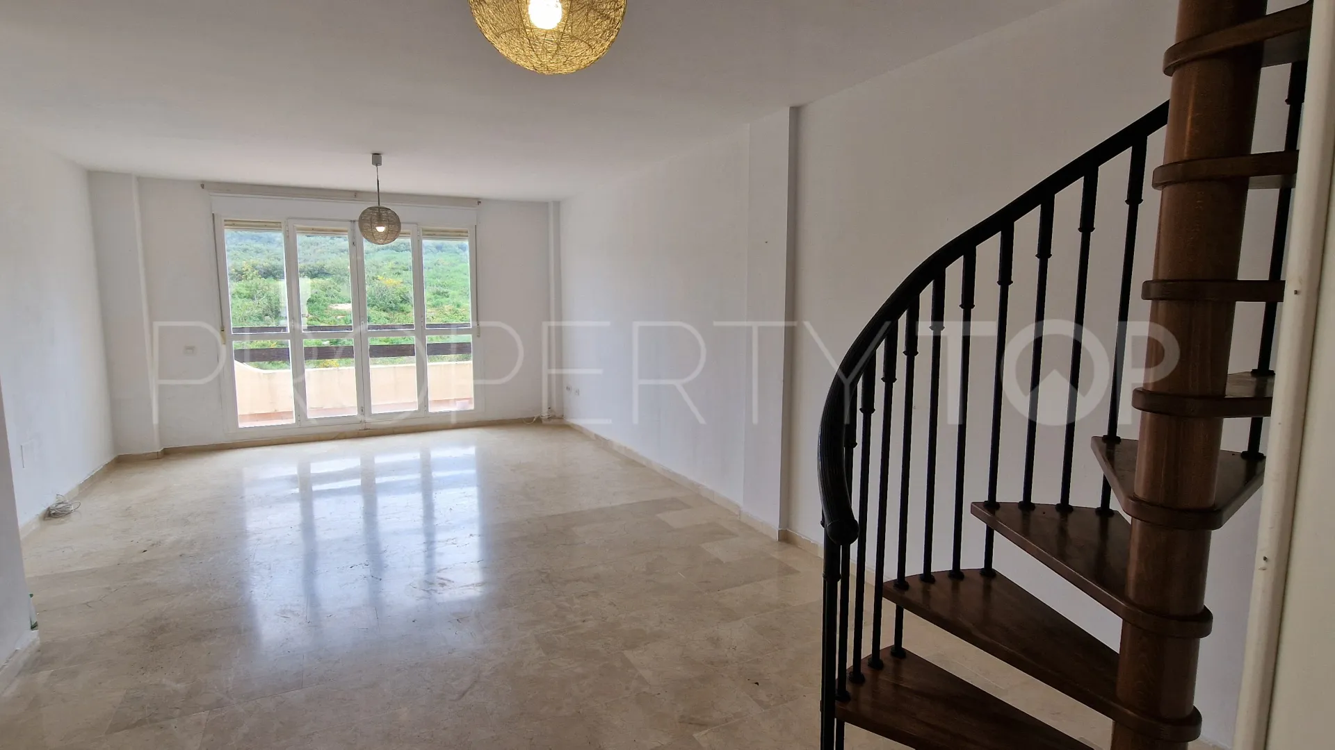 Atico duplex de 3 dormitorios en venta en La Duquesa Golf