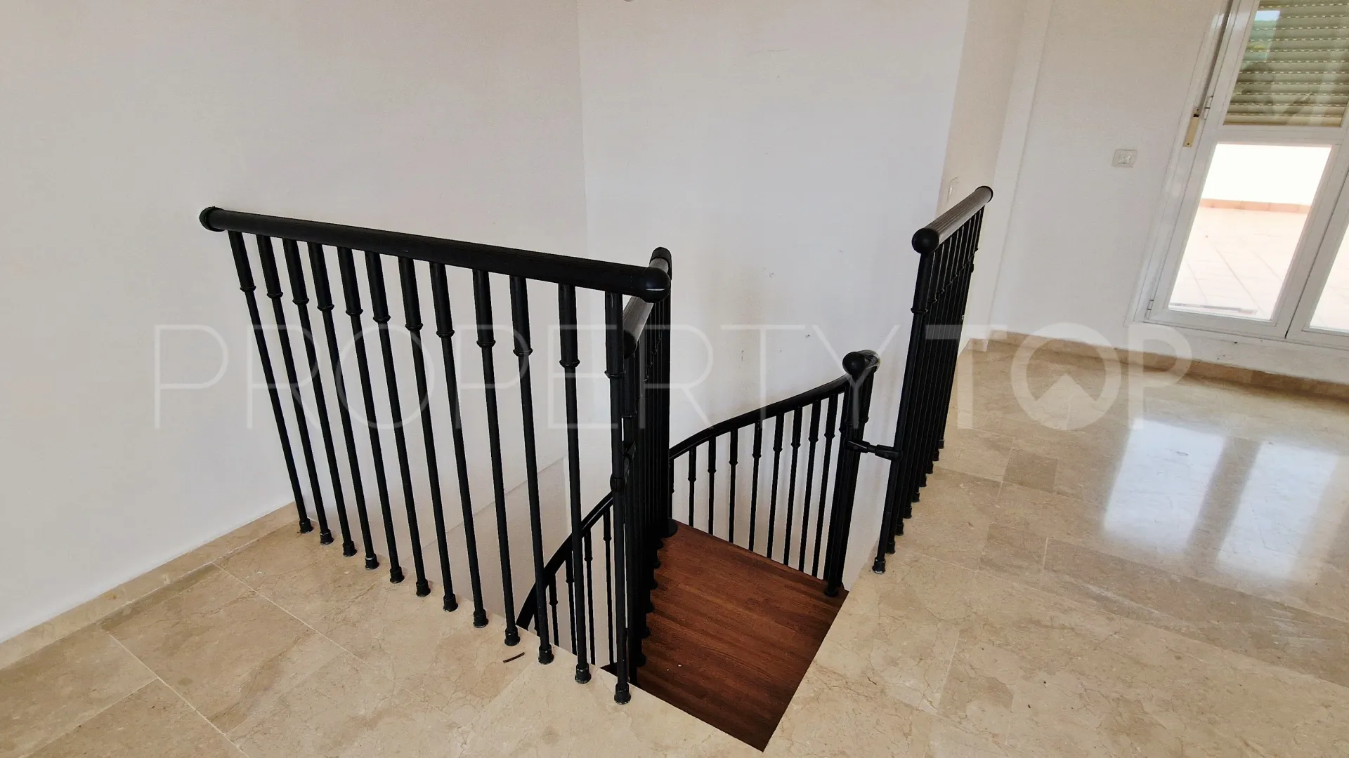 Atico duplex de 3 dormitorios en venta en La Duquesa Golf