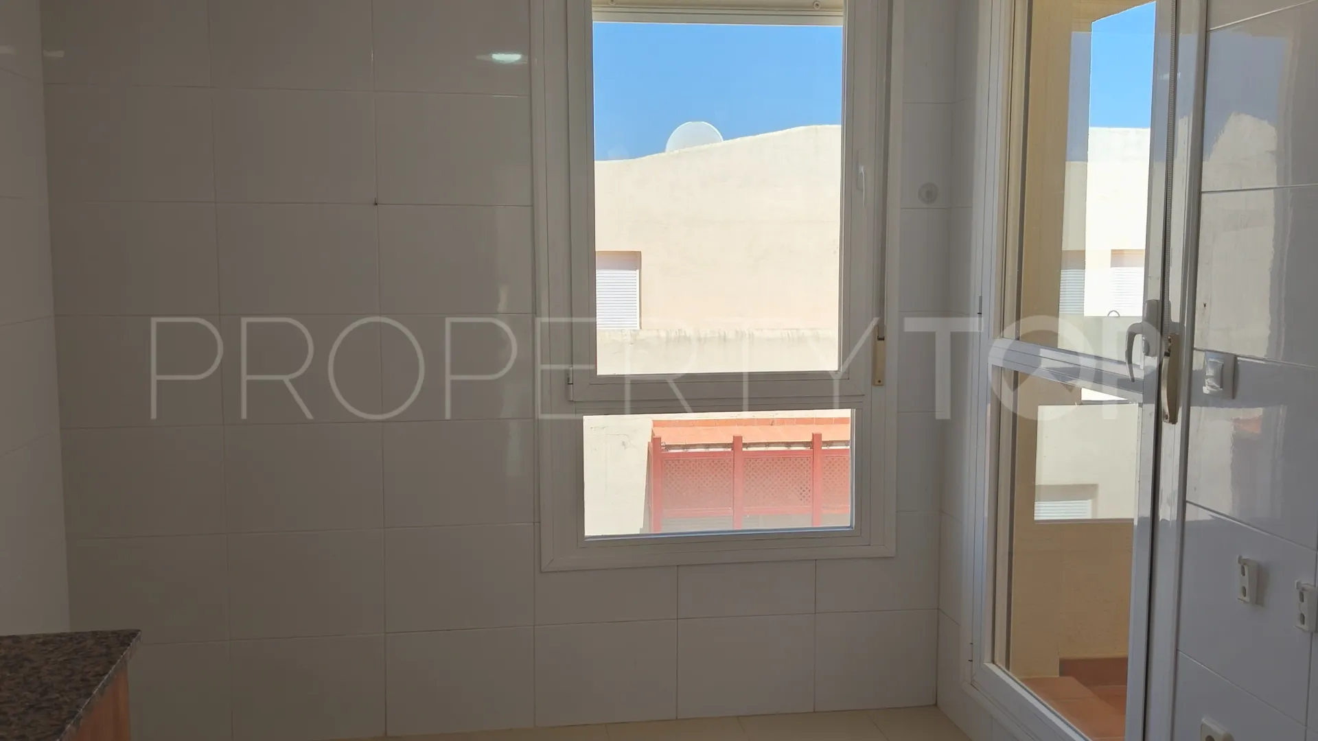 Atico duplex de 3 dormitorios en venta en La Duquesa Golf