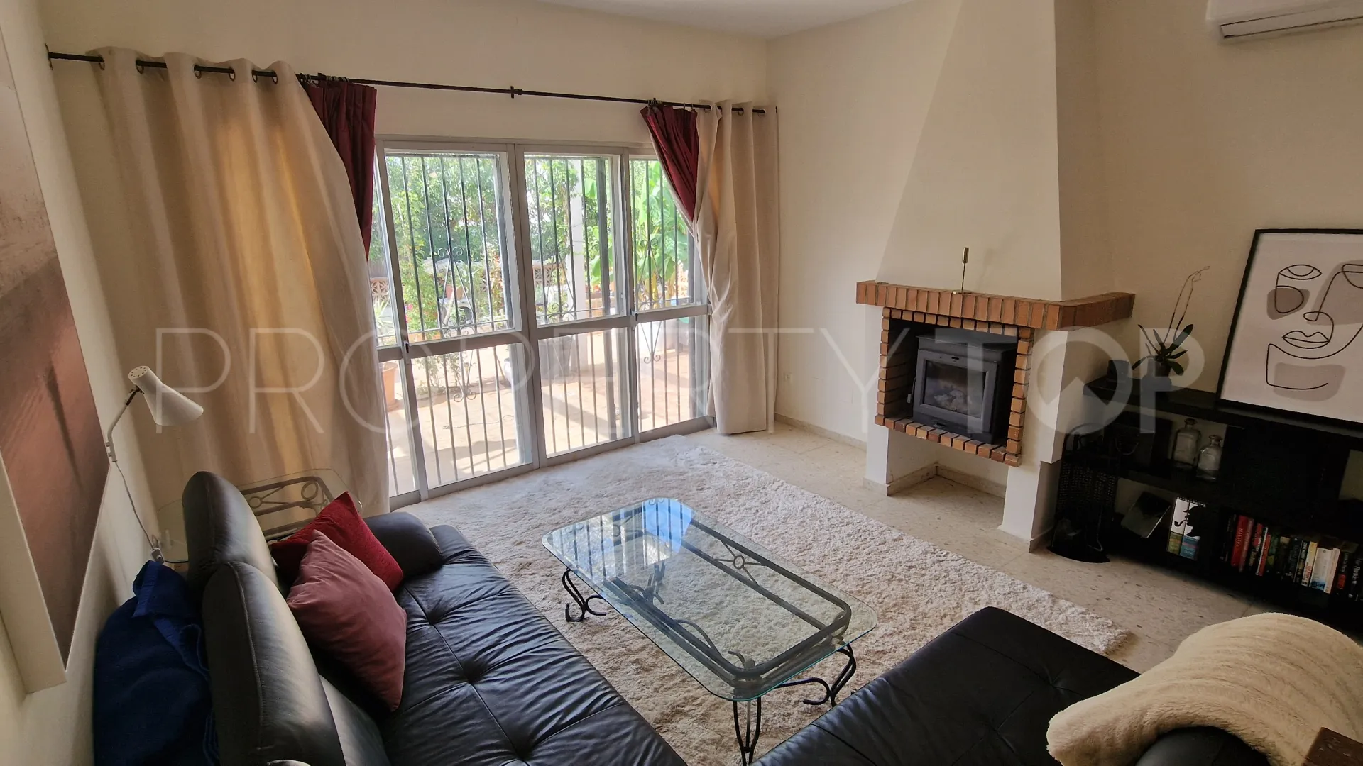 Semi detached house for sale in Princesa Kristina