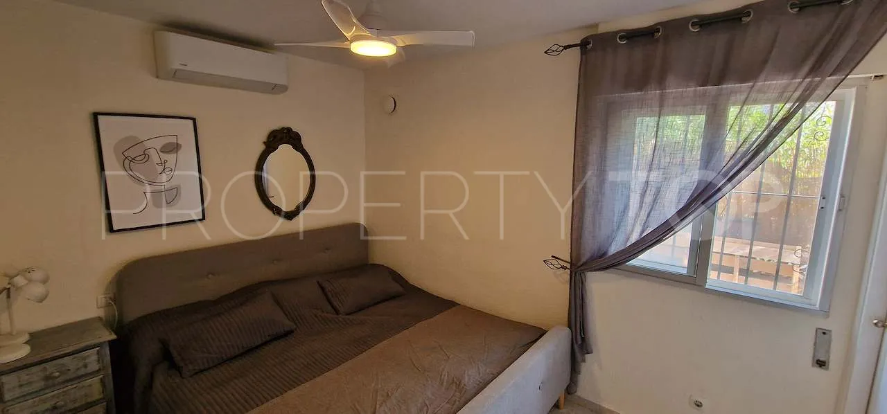 Semi detached house for sale in Princesa Kristina